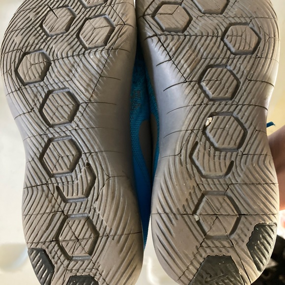 Nike boys sneakers size 4 youth in good gently used condition - Picture 7 of 7